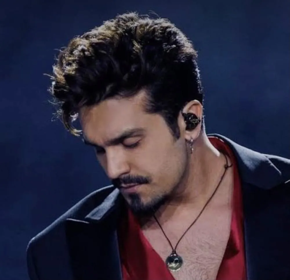  Luan Santana celebra 19 anos de carreira com festa de gala em São Paulo