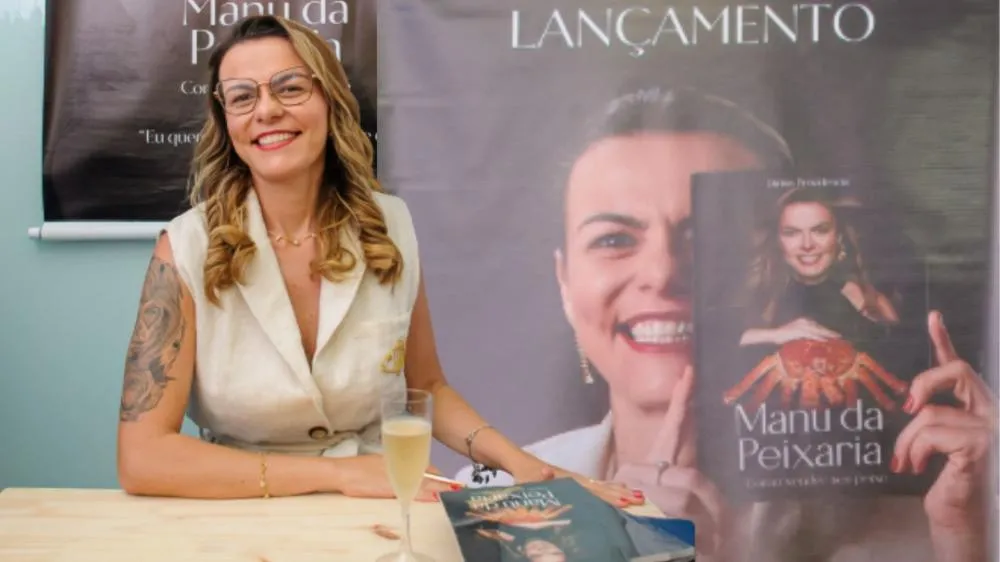 Manu da Peixaria celebra lançamento de seu primeiro livro em noite prestigiada por imprensa, amigos e familiares