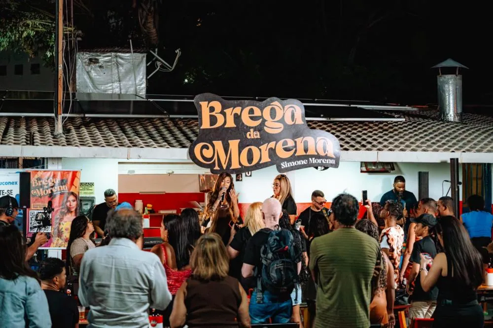 Simone Morena grava audiovisual em Salvador com repertório de clássicos do brega