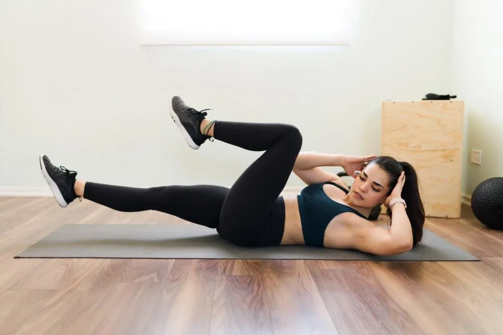 Muito além da barriga definida: conheça os benefícios do exercício abdominal