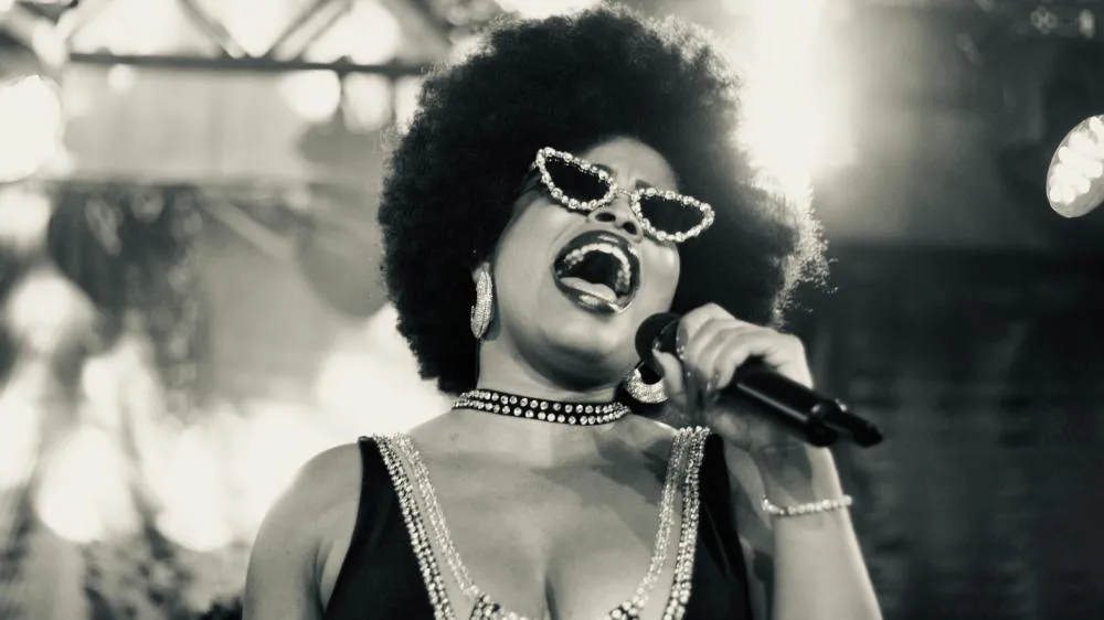 FRAN JANUÁRIO CELEBRA DONA IVONE NO ENCERRAMENTO DO 3º FESTIVAL DE MÚSICA DOIDA