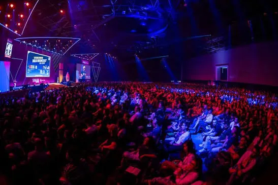 Hotmart FIRE 2023 reúne milhares de pessoas e movimenta Belo Horizonte