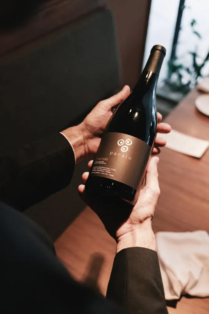 Pacato lança Travessia, vinho próprio criado para celebrar de seus cinco anos