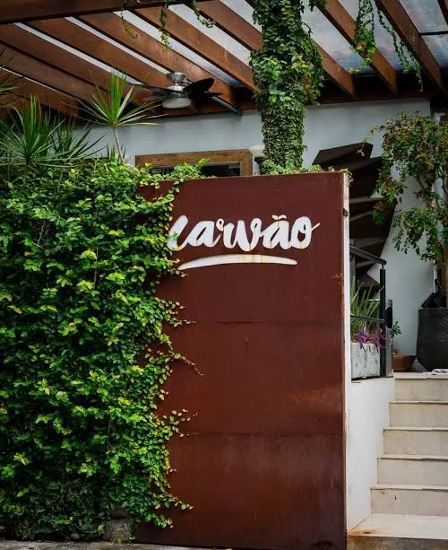 Restaurante Carvão promove jantar harmonizado em cinco etapas com vinhos portugueses