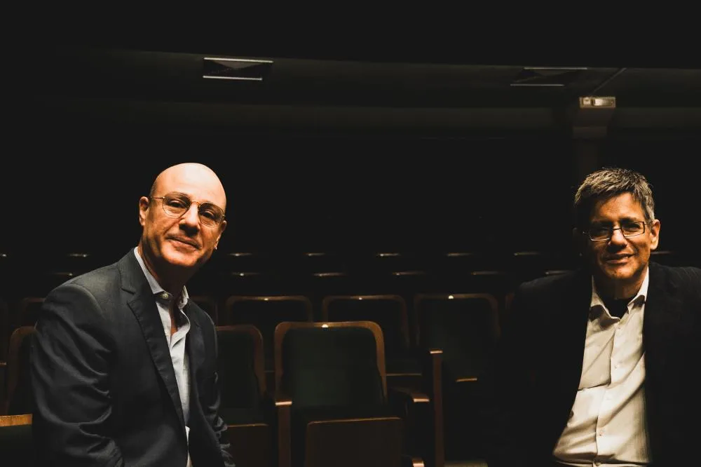 Duo Serenata canta Andrea Bocelli em espetáculo gratuito no Cine Theatro Brasil