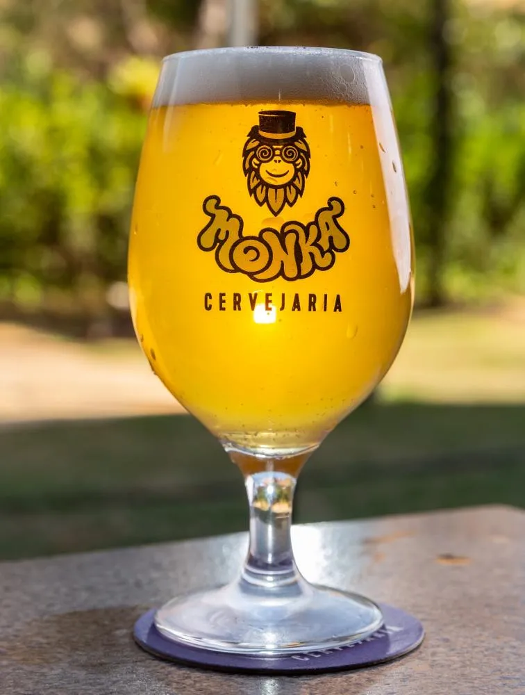 Monka Cervejaria promove Rocktoberfest com cerveja direto da fábrica, shows ao vivo e programação para toda a família