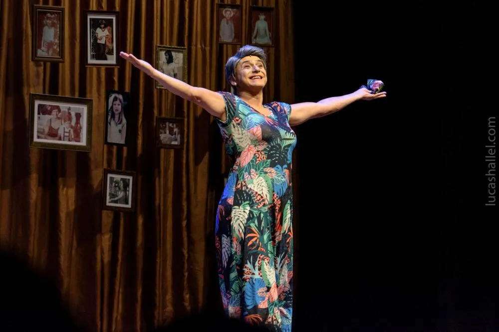 Glauber Cunha leva Dona Sônia ao palco do Cine Theatro Brasil com o espetáculo “Mãe Raiz” neste sábado
