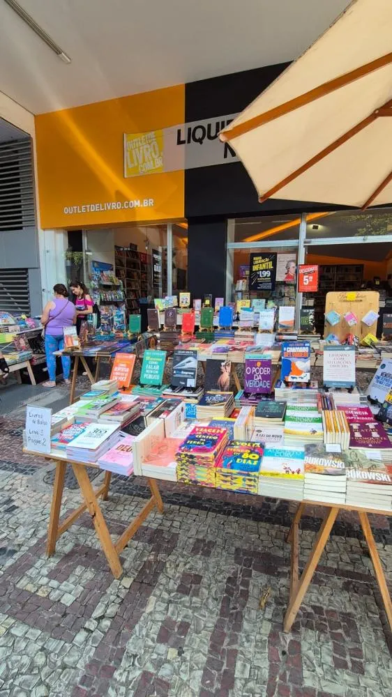 Livraria de BH coloca 20 mil livros em liquidação anual a partir de R$ 1,99