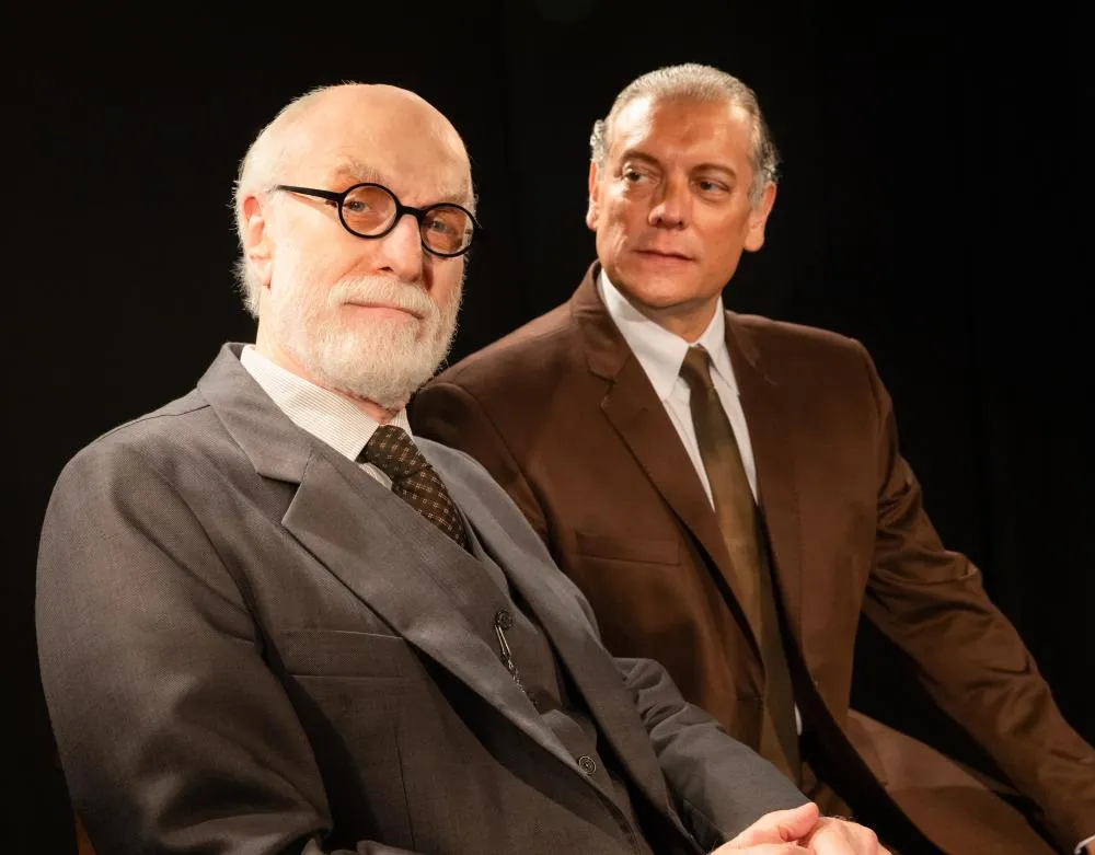 A Última Sessão de Freud ganha nova temporada em Belo Horizonte
