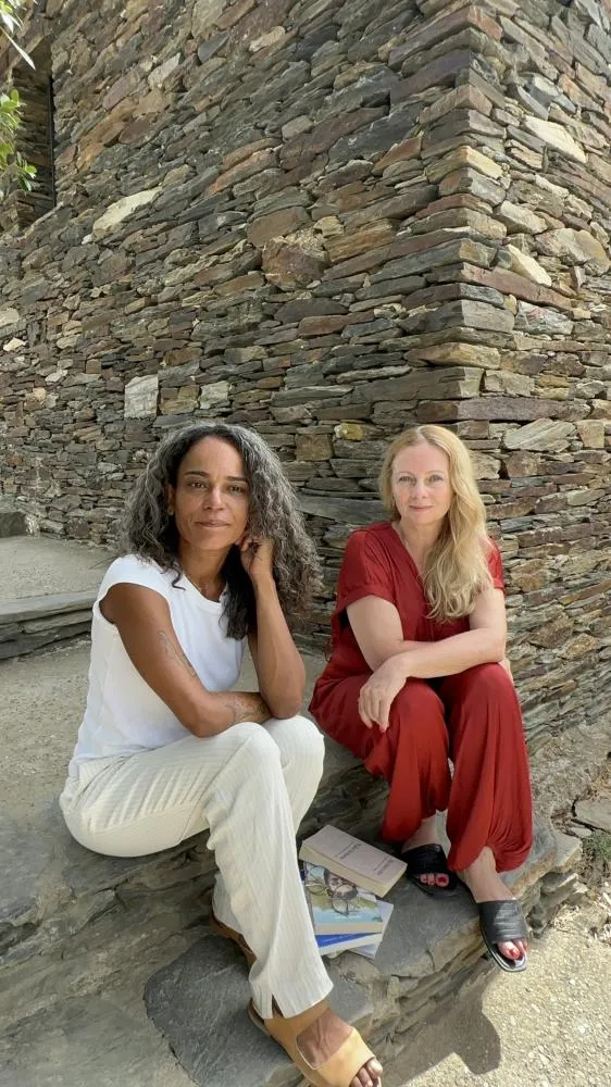 Do espanto à narrativa: retiro literário une escrita, surrealismo e experiência sensorial na Catalunha