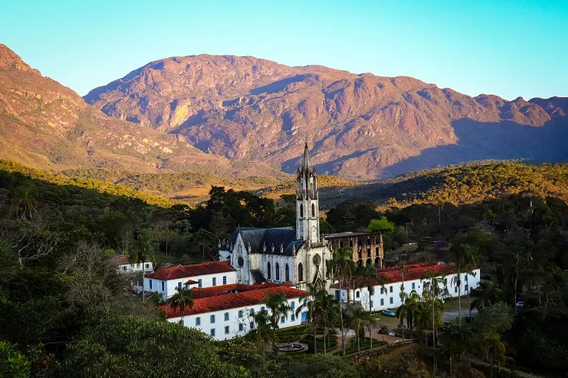 *Primavera transforma o Santuário do Caraça em cenário privilegiado para a observação de aves*