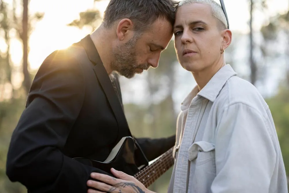 Clara Peya e Santi Careta apresentam concerto gratuito em Belo Horizonte, no dia 8 de outubro