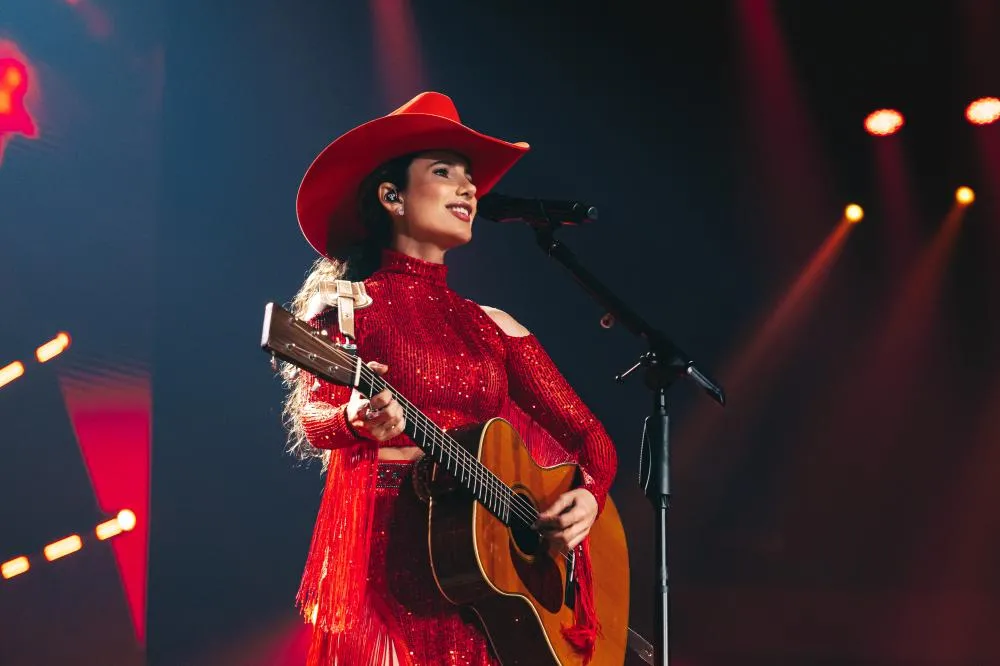 Paula Fernandes apresenta nova turnê “30 & Poucos Anos” em Belo Horizonte