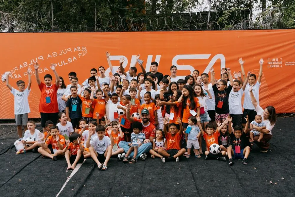 Dilsinho participa de celebração do Dia das Crianças no Pulsa