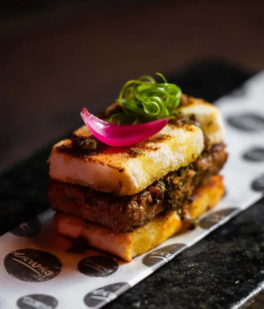 Carvão leva fogo e brasa para a Restaurant Week com menu assinado pelo chef Guto Lago