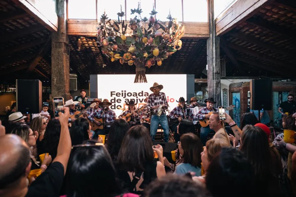 Restaurante Paladino realiza 24ª edição de sua tradicional Feijoada no dia 15 de agosto com cozinha ao vivo e open bar completo