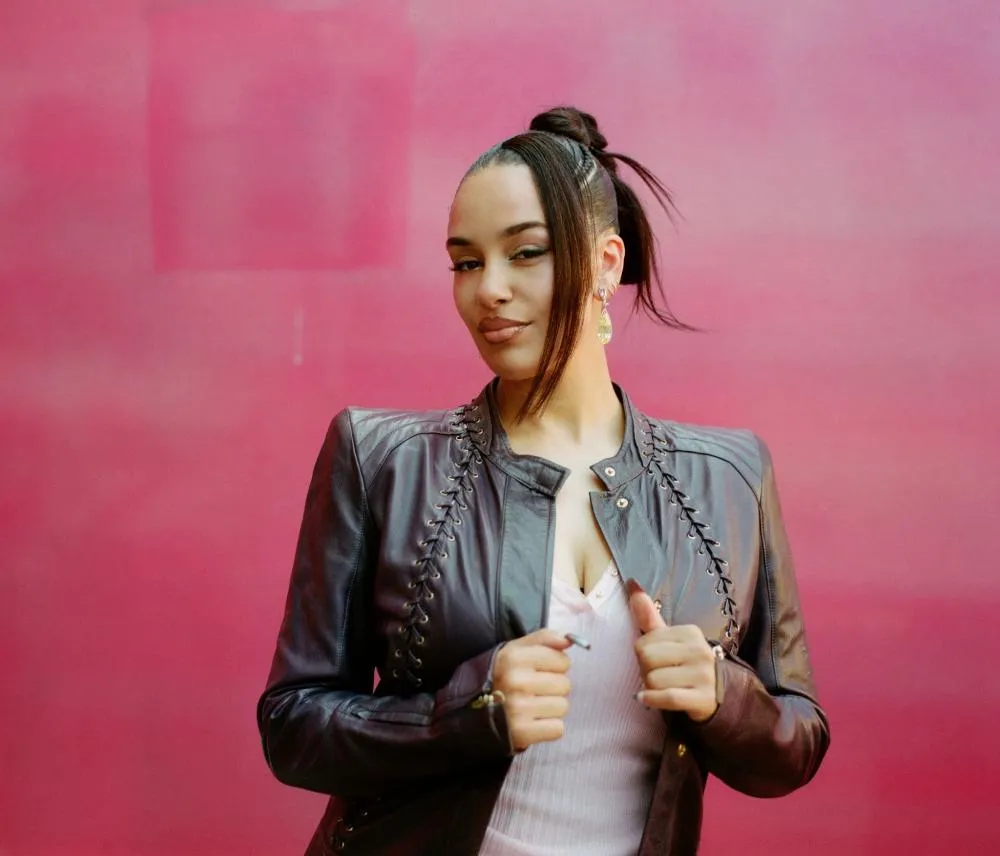 Jorja Smith se prepara para show do novo álbum em São Paulo