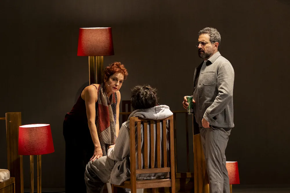 Drica Moraes, Caco Ciocler e Caio Passos chegam a BH com o espetáculo “Inter Alia”