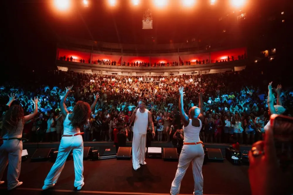 Xanddy Harmonia emociona o público com show “Só as Antigas” na Concha Acústica em Salvador