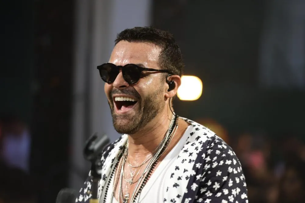 Alexandre Peixe divide o sábado entre o Axézin Alphaville e show em Praia do Forte