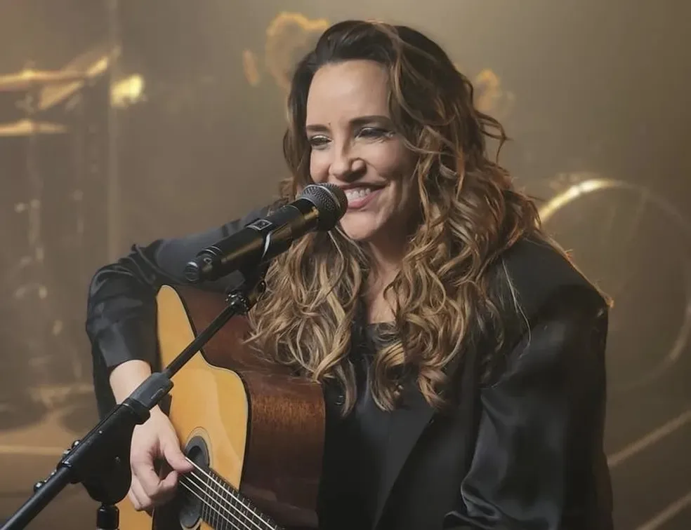 Ana Carolina celebra 25 anos de carreira com a turnê “25 Anas”, no dia 07 de novembro, no Arena Hall