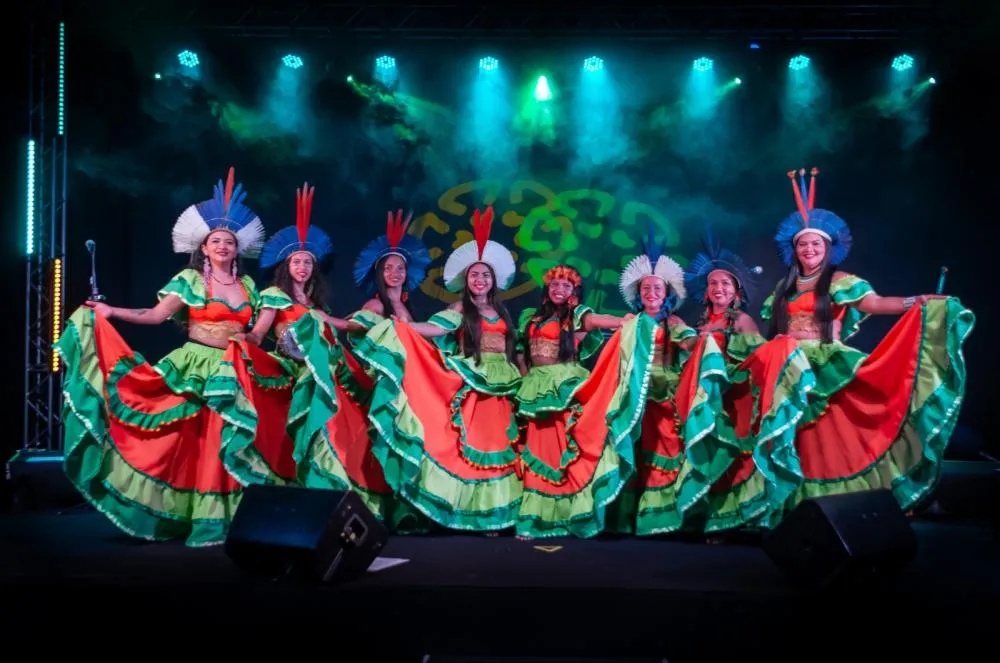 Suraras do Tapajós, primeiro grupo de carimbó formado por mulheres indígenas, realizam apresentação em Belo Horizonte, no dia 7 de novembro