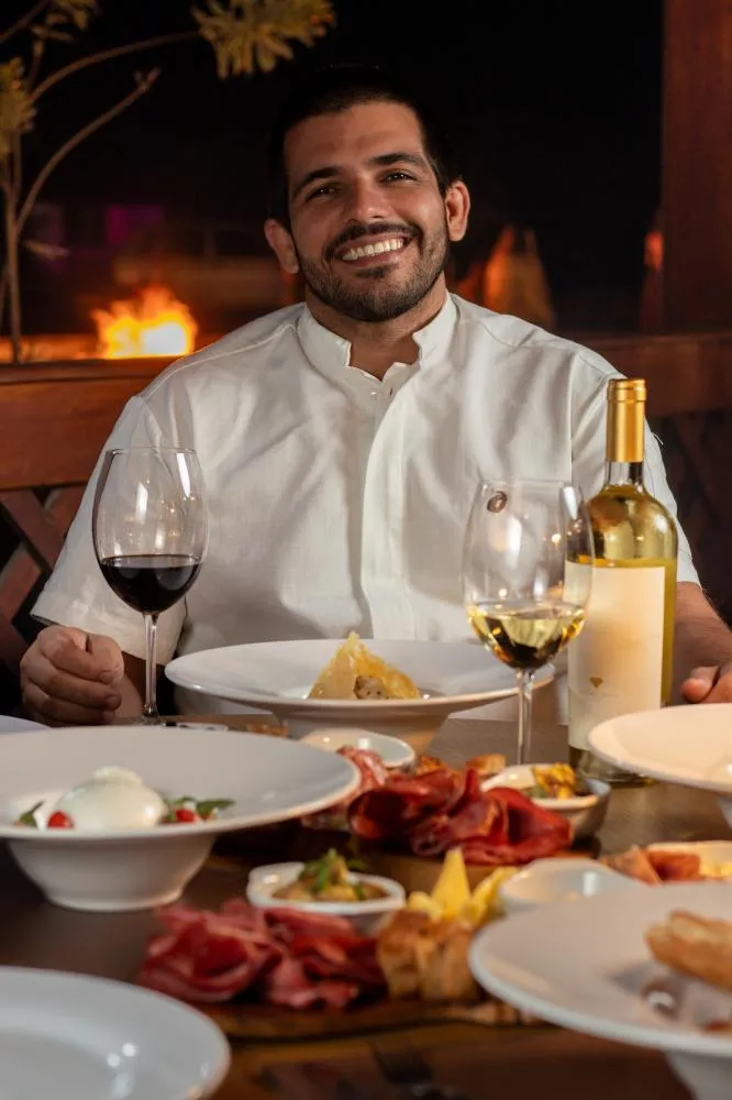 Chef Ricardo Vallari recebe nomes da gastronomia baiana na Osteria Alpina, em Mucugê