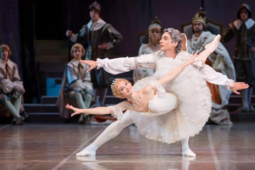 Ballet Clássico de São Petersburgo desembarca no Brasil e traz a BH o espetáculo “A Bela Adormecida”, com participação de Alexander Volchkov e Ivan Oskorbin, no dia 11 de novembro 