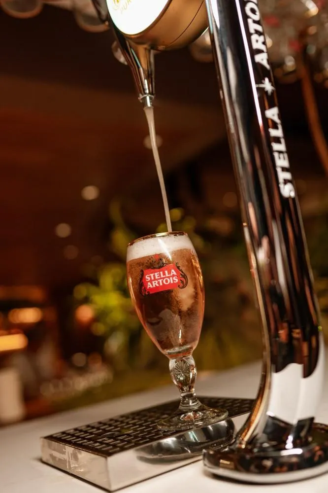 Ambev celebra alta de 19% do portfólio premium e brinda ao tênis com Stella Artois no Costa do Sauípe Open