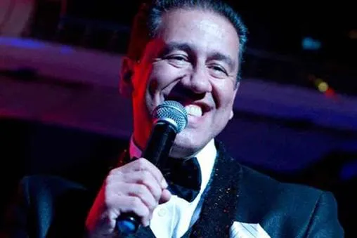 Altemar Dutra Jr. canta Frank Sinatra com a SP Pop's Big Band no Festival da Família, em Atibaia - SP
